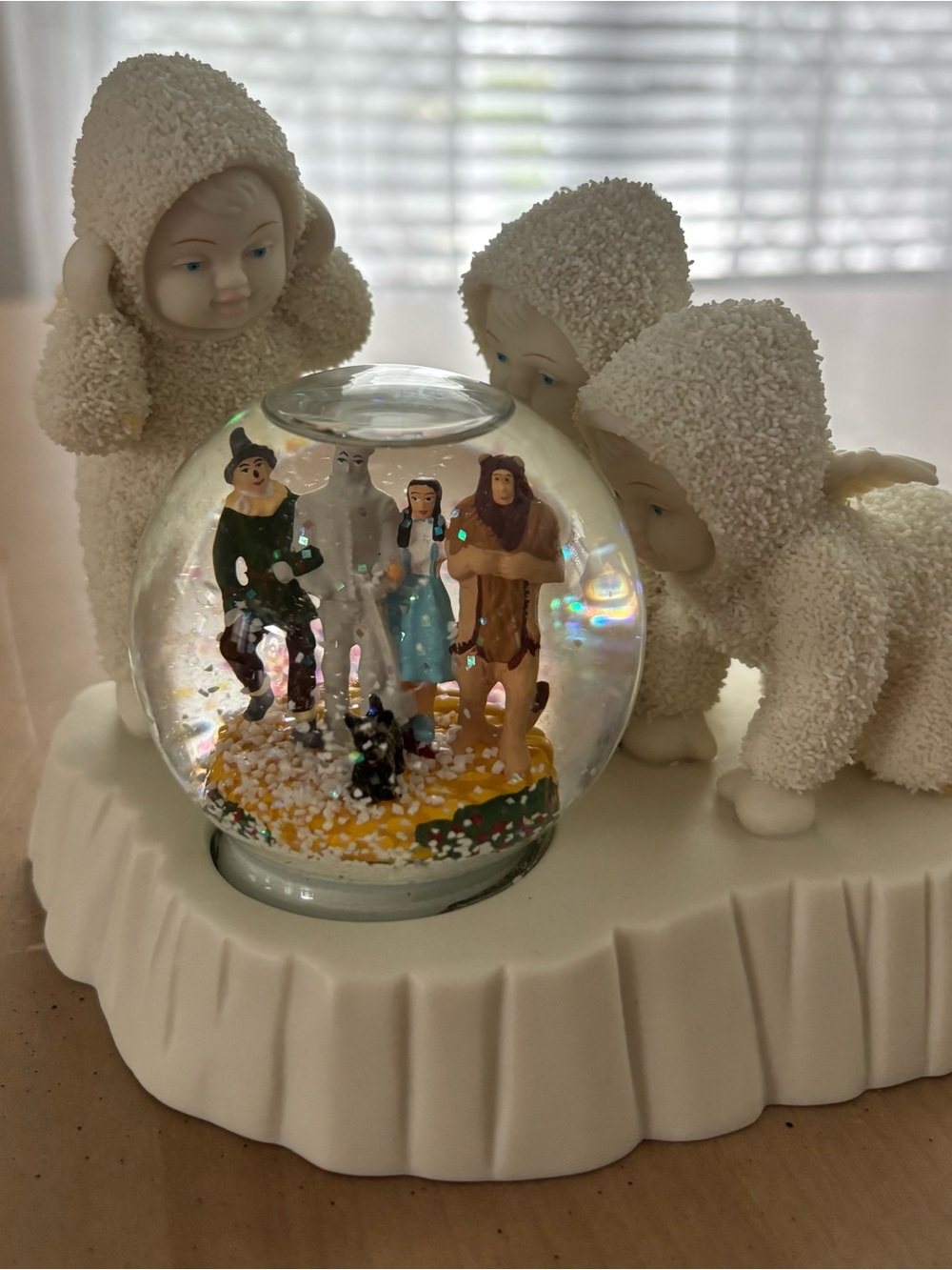 Wizard Of Oz Dept 56 Snowbabies “They’re Coming From Oz Oh My!” Snowglobe.